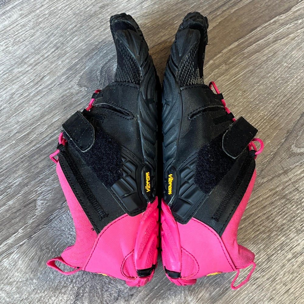 Vibram FiveFingers V-Train 2.0 Women 8-8.5 Pink Black Barefoot Shoes 20W7703